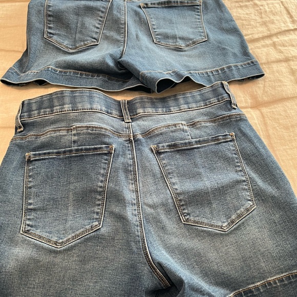 Stylish Blue Denim Shorts - Picture 2 of 5